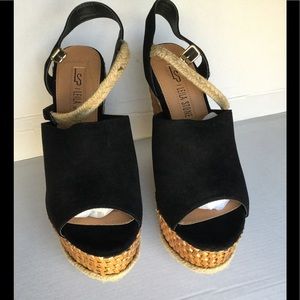 Leila Stone Black Wedges